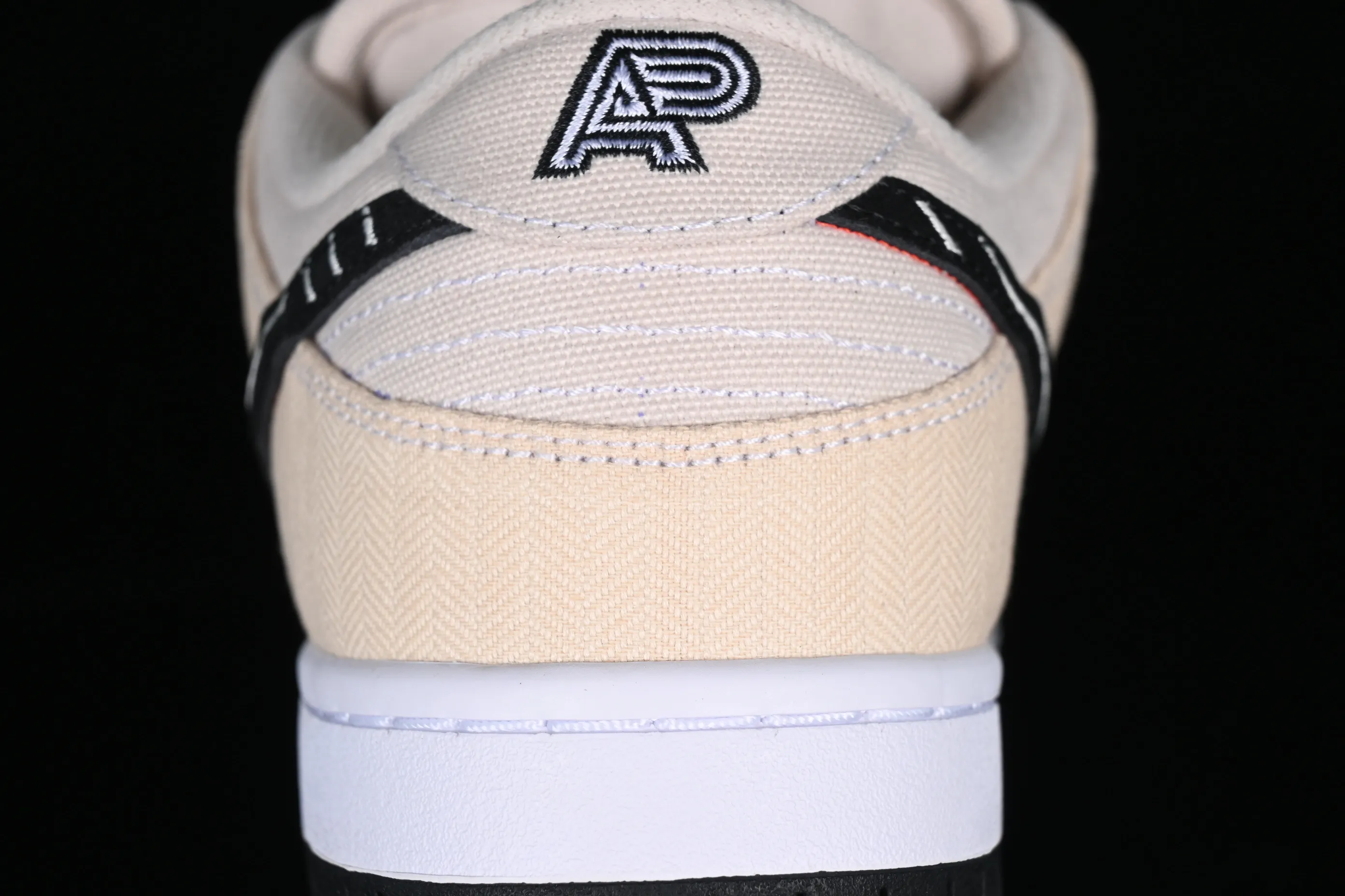 All Categories Nk SB Dunk Series Nk SB Dunk Low Low-top sneakers Albino & Preto x Nk SB Dunk Low joint model TearTear SB low-top casual sneakers FD2627-200